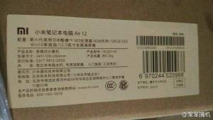 小米筆記本？看樣子面板是鋁模具